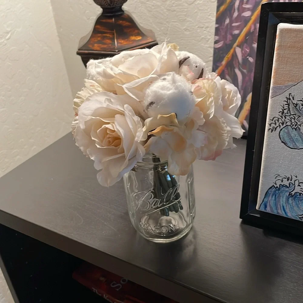 Small faux floral bouquet, NWT